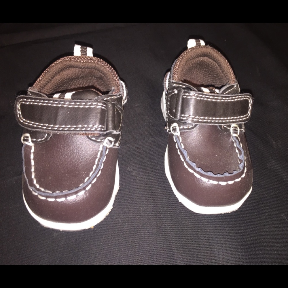 OSHKOSH Genuine Kids Velcro Baby Sneakers Sz. 2